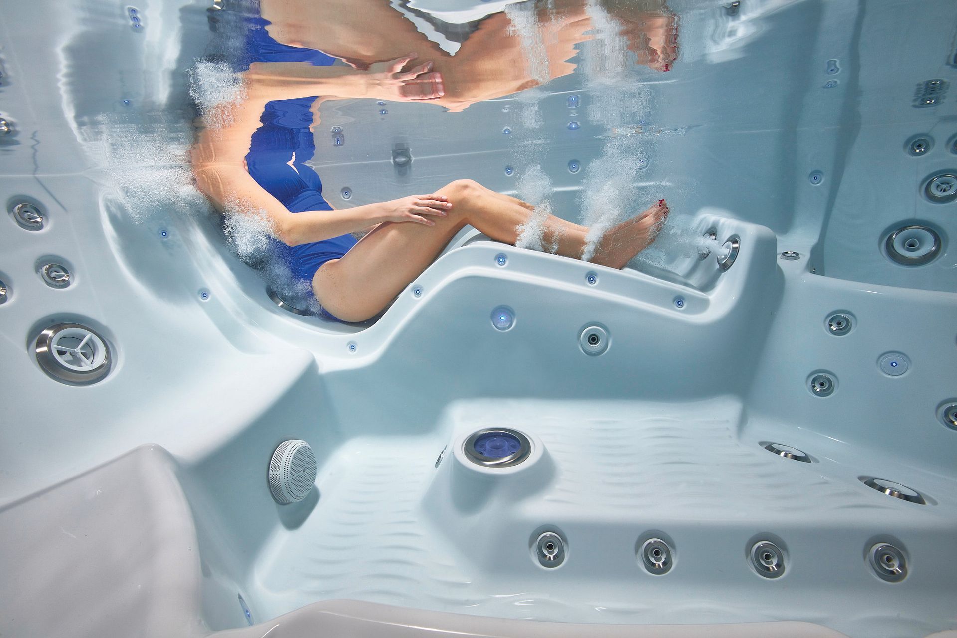 Hot Spring Limelight 2018 Underwater 04