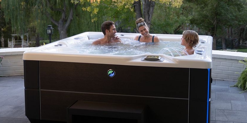 Hot Spring 2023 Highlife Vanguard Alpine White Java Lifestyle Family 3385